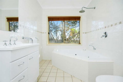 Cabernet Cottage - New Castle Holiday 3