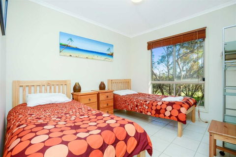 Cabernet Cottage - New Castle Holiday 1