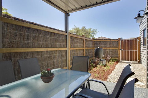 Silversands Beach Cottage - New Castle Holiday 2