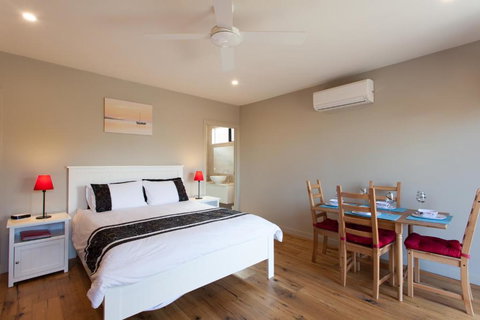 Silversands Beach Cottage - New Castle Holiday 4