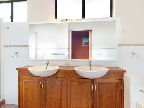 Alkira Motel - New Castle Holiday 1