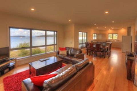 Fairwinds - Essentially Tas - New Castle Holiday 0