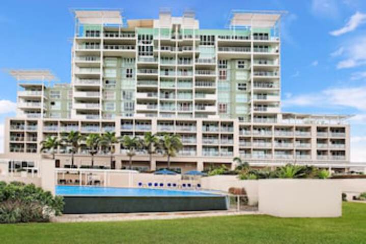 Pelican Waters QLD New Castle Holiday