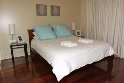 Five Clematis Views - New Castle Holiday 4