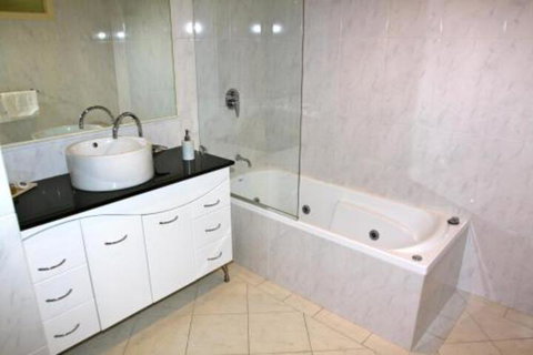 Five Clematis Views - New Castle Holiday 6