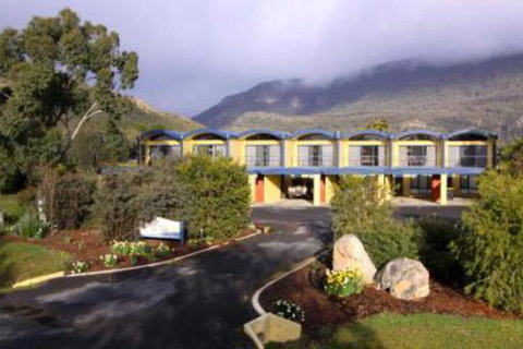 Five Clematis Views - New Castle Holiday 0