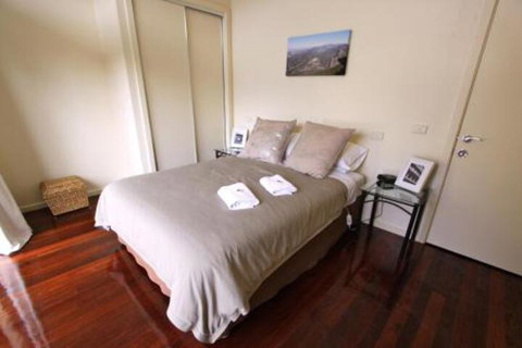 Five Clematis Views - New Castle Holiday 5