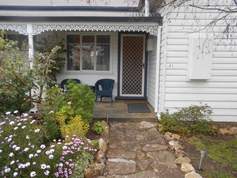 Travellers Rest B & B - New Castle Holiday 3