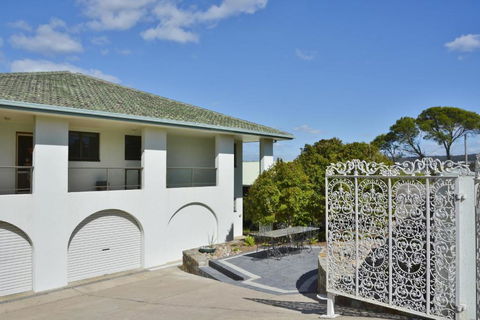 Seascape On Hill Street - New Castle Holiday 3