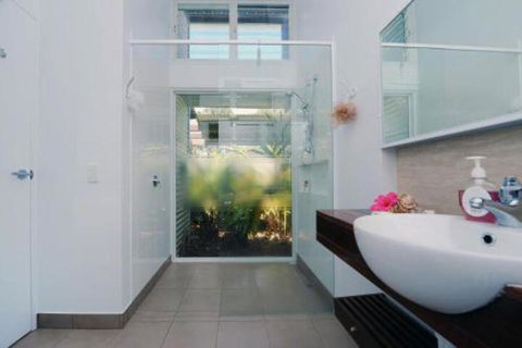 Hove To B & B - New Castle Holiday 5