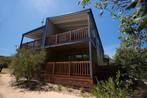 The Lakes Beachfront Holiday Park - New Castle Holiday 1