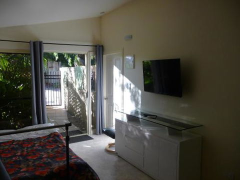 Orchard Garden - New Castle Holiday 6