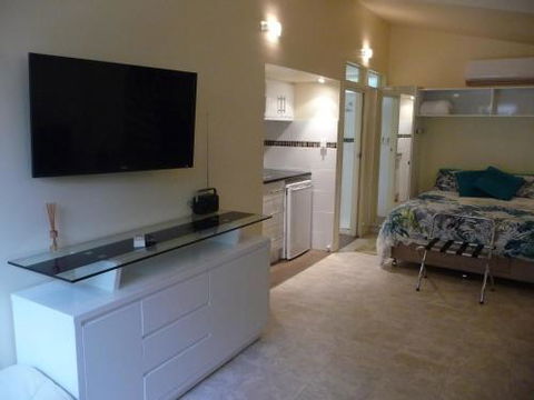 Orchard Garden - New Castle Holiday 1