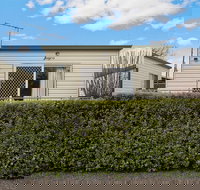 Lake Hamilton Motor Village  Caravan Park - New Castle Holiday