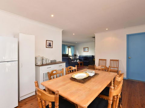 Wallaby Cottage Cute Accom In Bushland Setting - New Castle Holiday 6