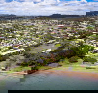 Barney Beach Accommodation - New Castle Holiday