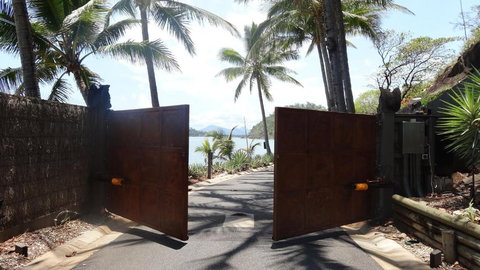 Trinity Beach Palace - New Castle Holiday 2