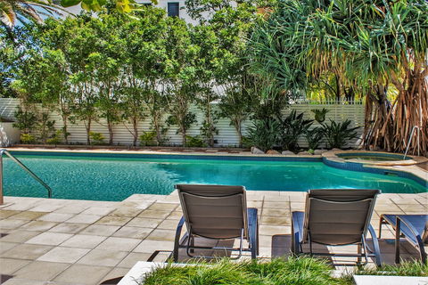 Indigo Blue Beachfront Apartments - New Castle Holiday 2