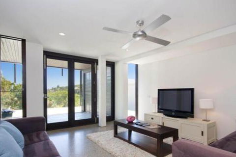 3 Kiamba Court - New Castle Holiday 2