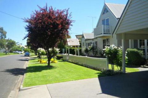 Creek Cottage Bed & Breakfast - New Castle Holiday 2