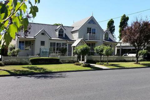 Creek Cottage Bed & Breakfast - New Castle Holiday 0