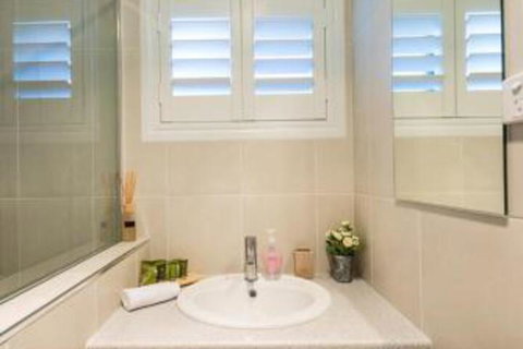 Bottletree Apartments On Garget - New Castle Holiday 4