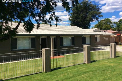 Bottletree Apartments On Garget - New Castle Holiday 2