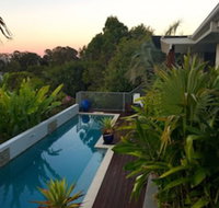 Sunshine Coast Tropical Getaway - New Castle Holiday