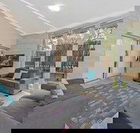 Sun Worship Crescent Head - New Castle Holiday