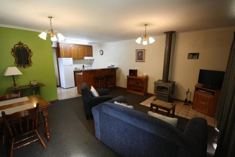 Halls Gap Log Cabins - New Castle Holiday 4