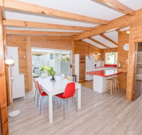 Acacia Cottage - New Castle Holiday