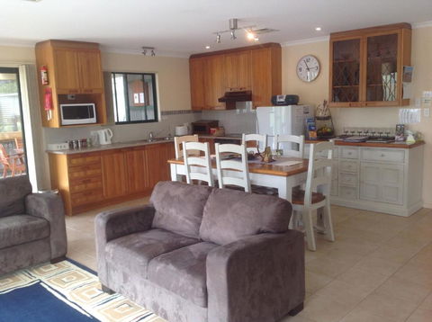 Breakaway Farmstay - New Castle Holiday 4