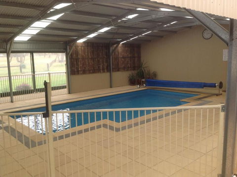 Breakaway Farmstay - New Castle Holiday 6