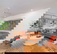 Seascape Holidays - Club Tropical Apts - New Castle Holiday