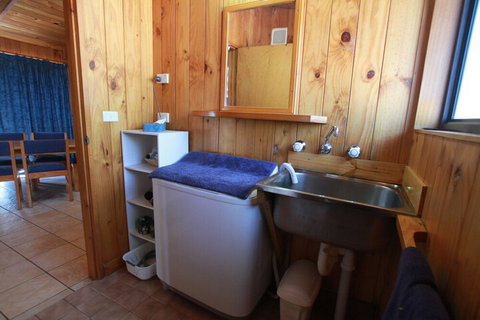 Woodbine Park Eco Cabins - New Castle Holiday 6