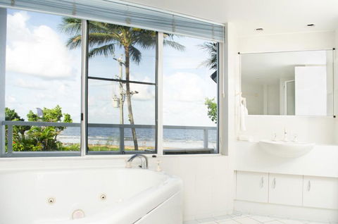 Ulysses 1 - New Castle Holiday 4