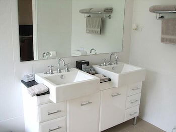 Nightingale Luxury Villas - New Castle Holiday 3