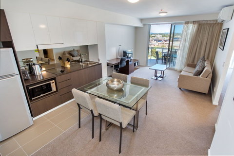 Empire Apartment Hotel - New Castle Holiday 2