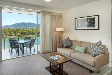 Empire Apartment Hotel - New Castle Holiday 17