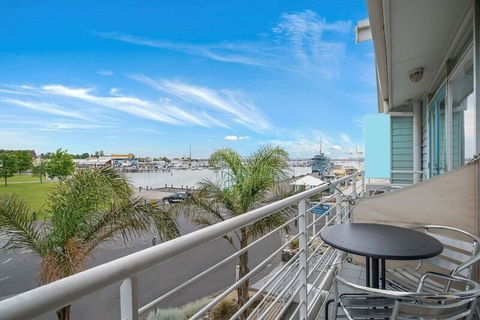 Williamstown Residences - New Castle Holiday 11