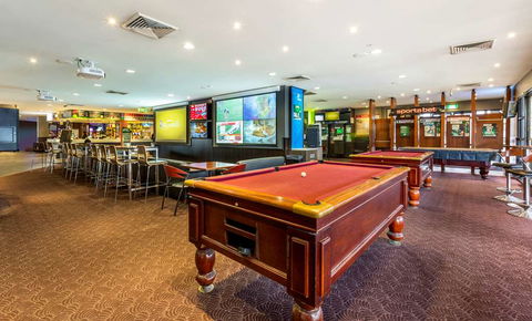 Nightcap At Ashley Hotel - New Castle Holiday 7