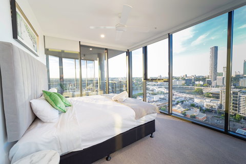 Arise Brisbane One - New Castle Holiday 5