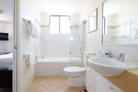 Central West End Apartments - New Castle Holiday 8