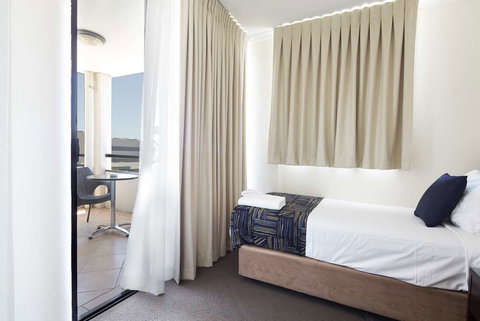 Central West End Apartments - New Castle Holiday 9