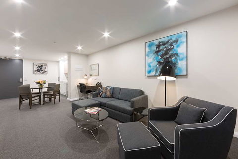 Avenue Hotel Canberra - New Castle Holiday 5