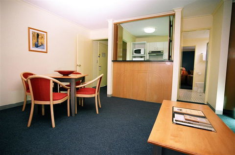 Mount Ommaney Hotel Apartments - New Castle Holiday 4