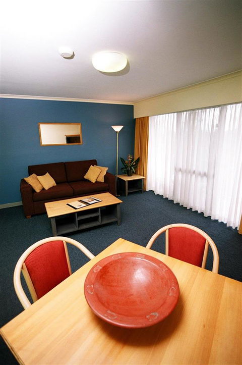 Mount Ommaney Hotel Apartments - New Castle Holiday 5
