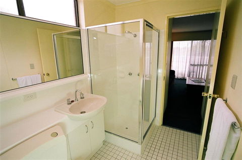 Mount Ommaney Hotel Apartments - New Castle Holiday 6