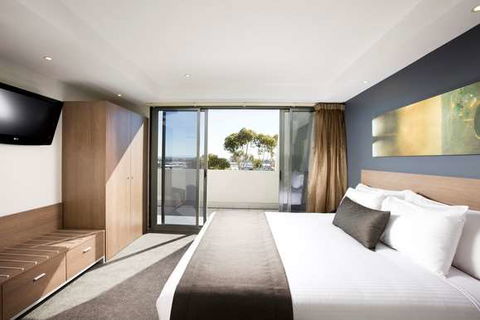 Mantra Tullamarine Hotel - New Castle Holiday 1