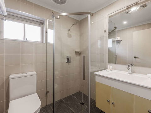 Quality Hotel Melbourne Airport - New Castle Holiday 12